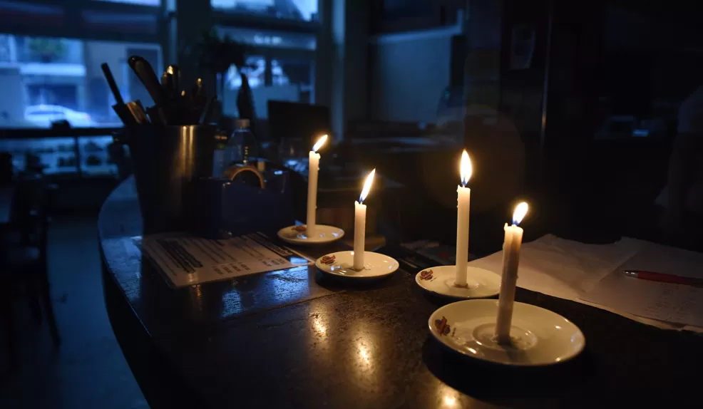 A la luz de las velas: afectado por los cortes en Buenos Aires, un campeón del mundo pasó la noche del 31 sin luz