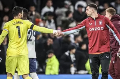 Reencuentro de arqueros: el frío saludo entre el “Dibu” Martínez y Hugo Lloris