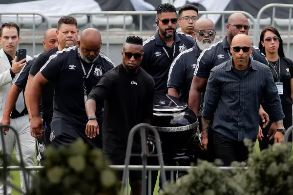 Santos despide a Pelé, el héroe que tendrá un funeral de 24 horas