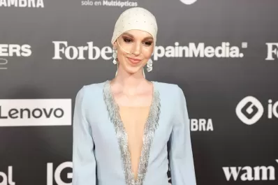 Murió Elena Huelva, la influencer de 20 años que mostraba su lucha contra el cáncer