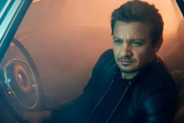 Un accidente casero tiene a Jeremy Renner al borde de la muerte