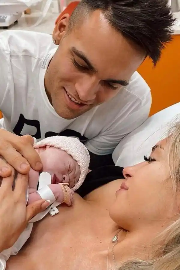 Lautaro y Agustina en el nacimiento de Nina.