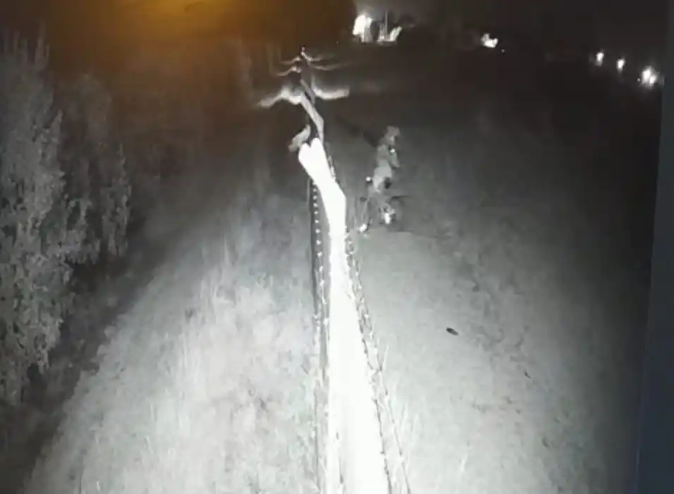 UN VIDEO. Una cámara captó al ladrón huyendo en bicicleta.