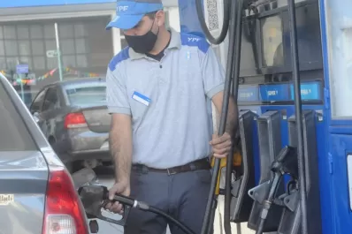 Llenar el tanque costará un 4% más caro a mitad de mes