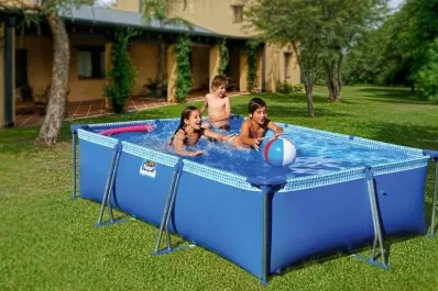 Se vienen días de calor y pileta en Tucumán: cómo mantener más tiempo el agua limpia