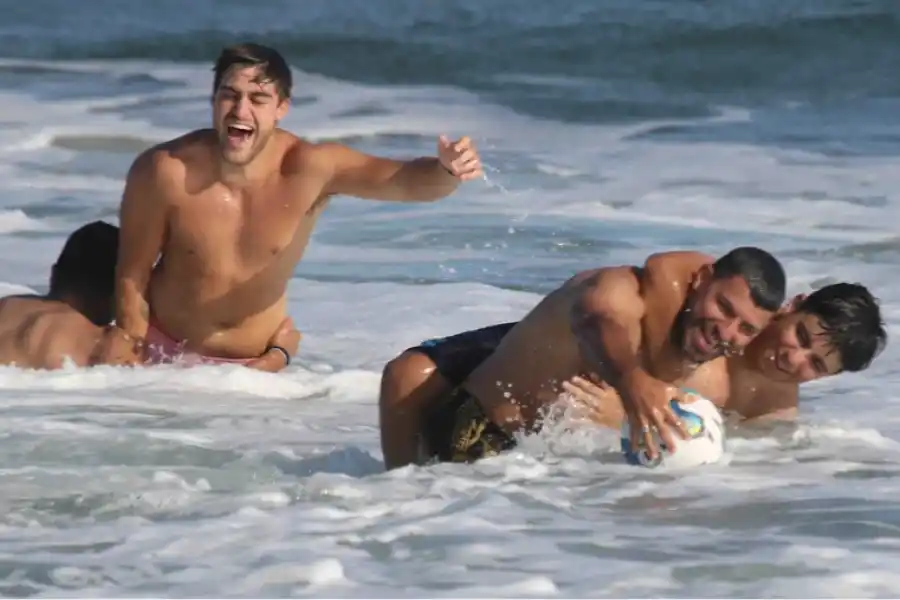 Fotos: cómo son las vacaciones de Lali Espósito y el Kun Agüero en Punta del Este