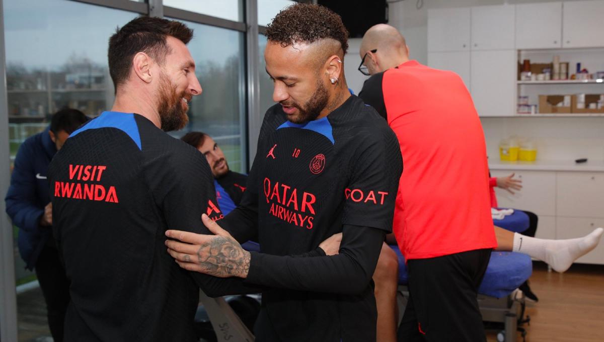 AFECTUOSO. El reencuentro entre Messi y Neymar, después de Qatar 2022.