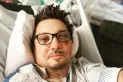 La primera foto de Renner herido