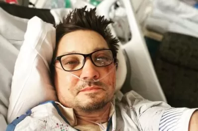 La primera foto de Renner herido