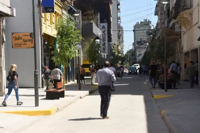 Semipeatonalización: Germán Alfaro inauguró las obras en la calle 9 de Julio primera cuadra