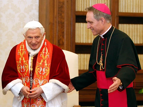 LIBRO. El antiguo secretario privado de Benedicto XVI, monseñor Georg Gänswein, publicará a futuro una obra con sus memorias.