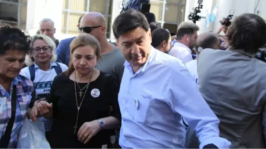 Los padres de Fernando saliendo de la primera audiencia del juicio.