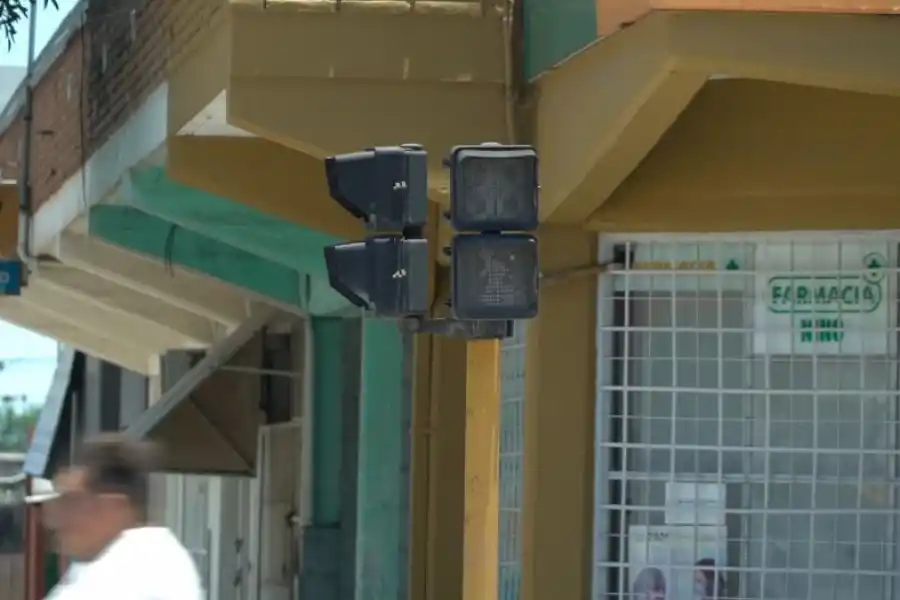 APAGADO. Se divisan fallas también en los ordenadores peatonales. 