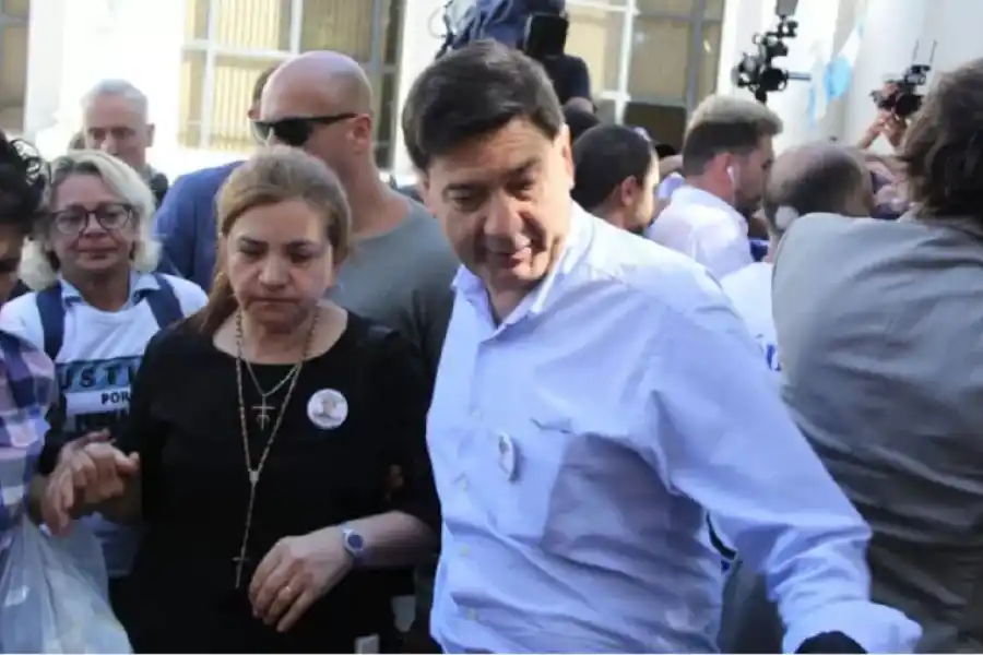 Los padres de Fernando saliendo de la primera audiencia del juicio.