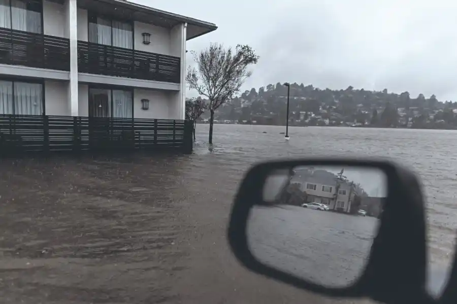 Se estima que las lluvias en California se extiendan hasta el martes diez.