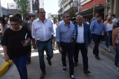 El peatón les gana terreno a los autos en la calle 9 de Julio