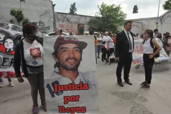 La Corte absolvió a un policía por la muerte de Reyes Pérez
