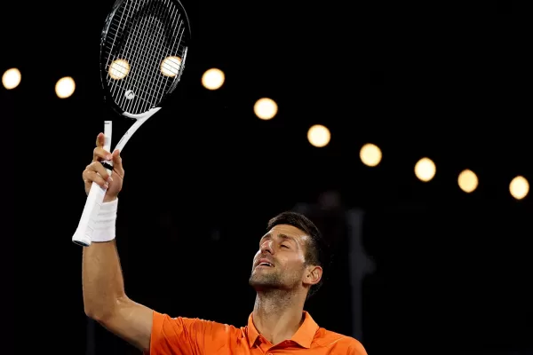 Djokovic se enfrentará a Medvédev en semifinales de Adelaida