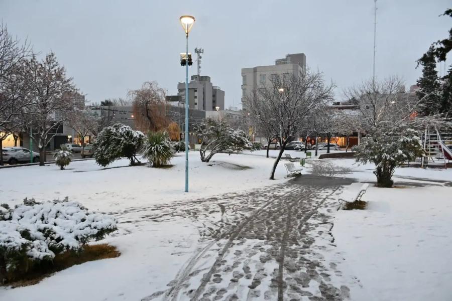 La ciudad de Cipolletti en invierno. Esta semana espera temperaturas extremas.