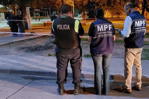 Una mujer mató a su pareja a puñaladas en la esquina de una plaza de Banda del Río Salí