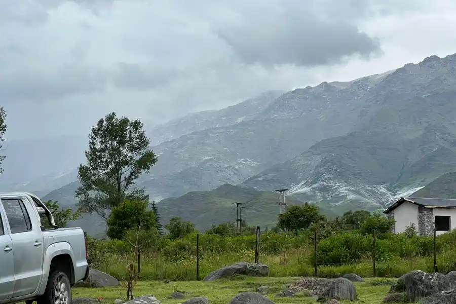 Videos: el granizo sorprendió a vecinos y turistas en Tafí del Valle