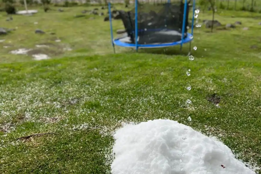 Videos: el granizo sorprendió a vecinos y turistas en Tafí del Valle