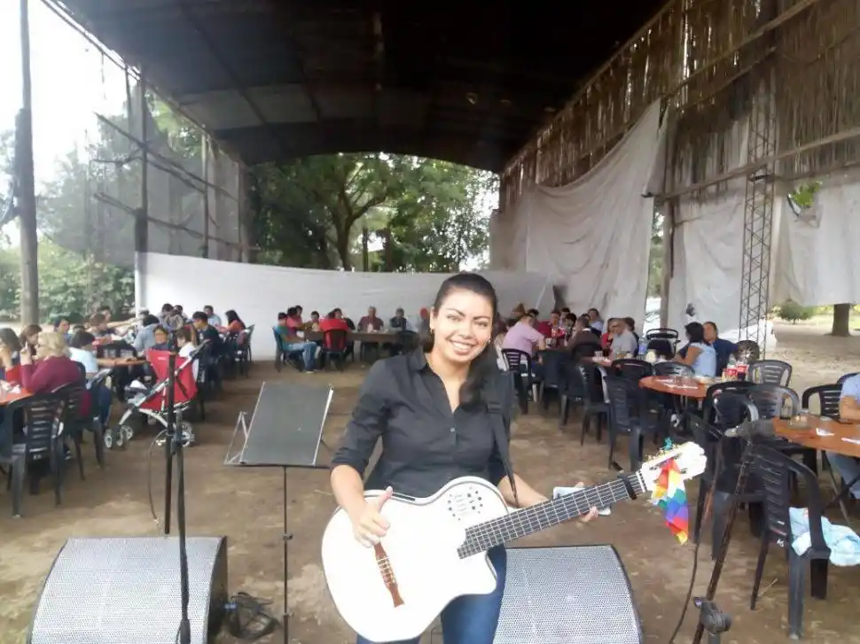 LOURDES BRITO. Una voz femenina tucumana, rumbo a Baradero.