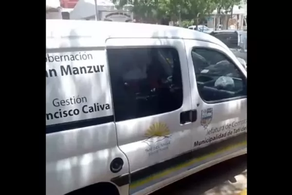 Video: en Jesús María secuestraron un vehículo de la Municipalidad de Tafí del Valle