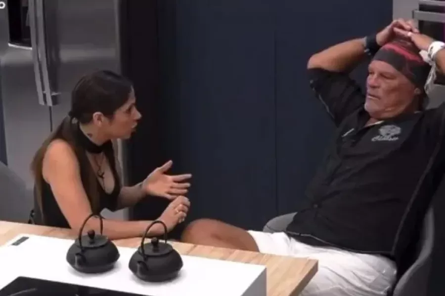 La desconfianza de Alfa y Romina hacia Ariel crece cada día.