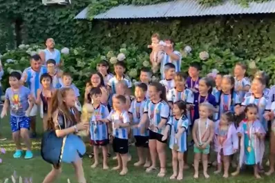A lo Messi: una nena levantó la copa en su cumple y se volvió viral