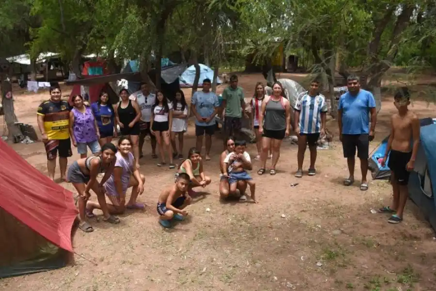 ESCASA HIGIENE. Los baños del camping El Boyero lucen rotos y sucios.