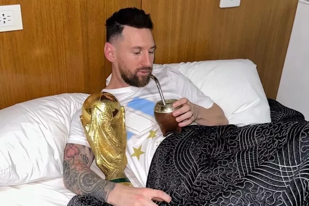 La foto de Messi con la Copa del Mundo y el mate que fue furor en las redes