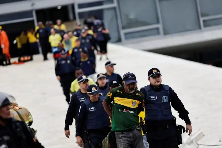 EFECTO. Por los hechos del domingo detuvieron a unas 1.500 personas. asdfasdfasdf