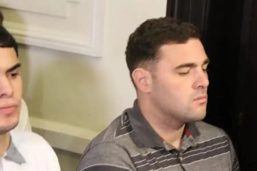 RECLAMO DE JUSTICIA. Graciela Sosa muestra una imagen de su hijo.  