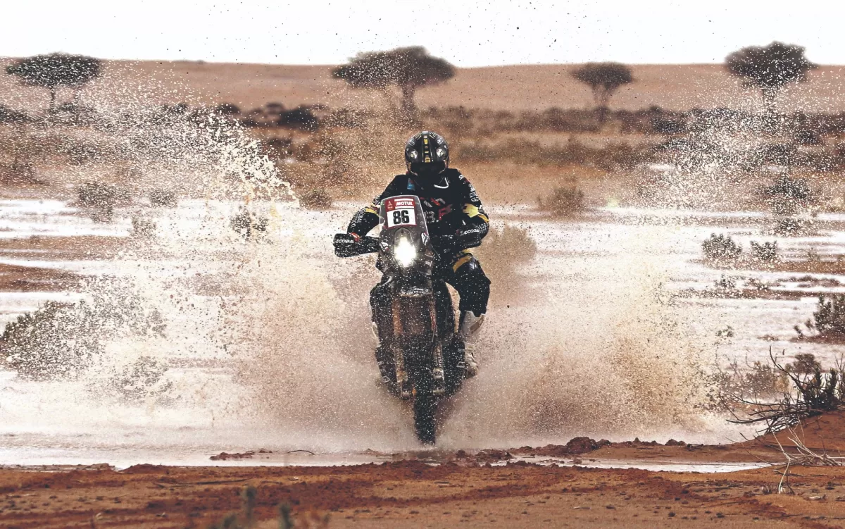 AGUA. Hubo fuertes lluvias en el desierto árabe.