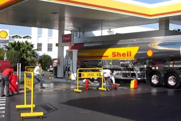 Shell aumentó el 4% sus combustibles este domingo