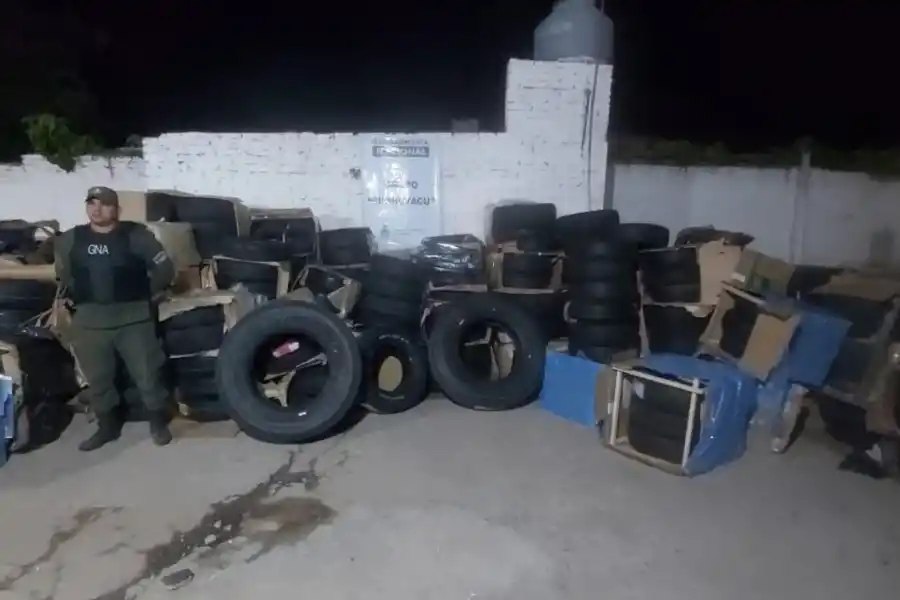 Controles en rutas de Tucumán: secuestraron 304 cubiertas sin aval legal