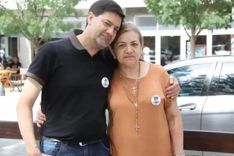 PADRES DEL DOLOR. Silvino Báez y Graciela Sosa, padres de Fernando. 
