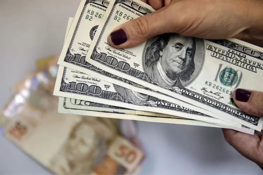 Tarjeta de crédito, dólares o moneda local: de qué forma conviene pagar los gastos en el exterior