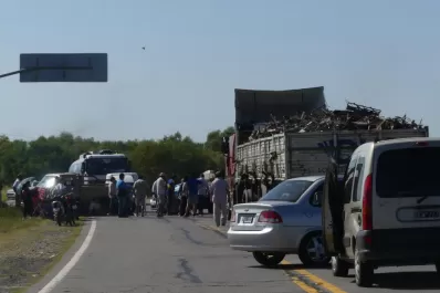 Con un piquete reclamaron la reparación de la ruta 329