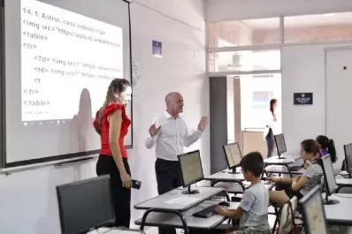 Niños, jóvenes y familias aprenden en los talleres de verano