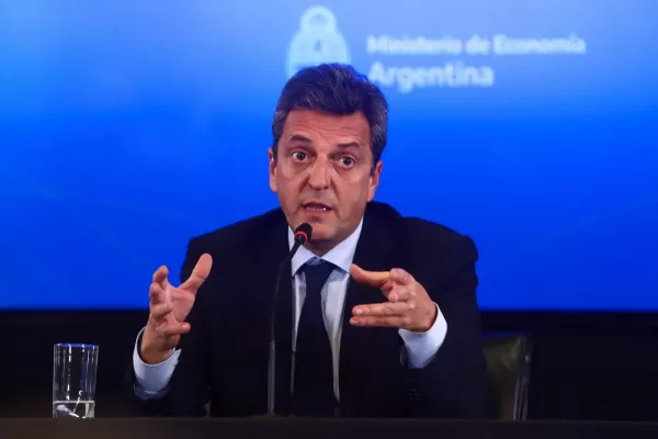 Pese a la alerta de expertos, Massa confía en la recompra