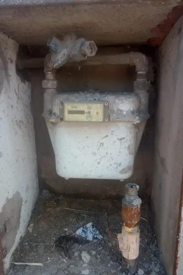 Un robo que genera peligro: arrancaron los medidores y los tubos de gas natural en plena Mate de Luna