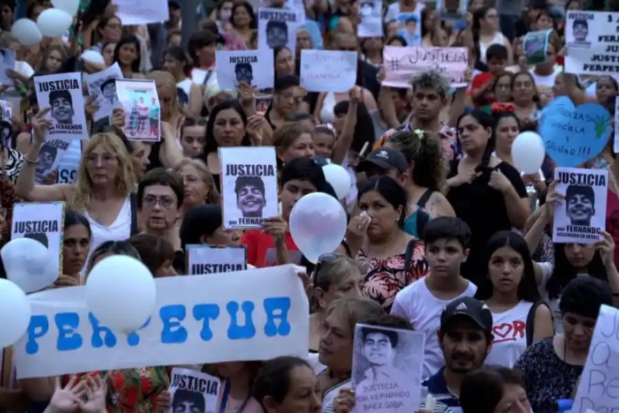 DOLOR. Una de las escenas más duras que se vio durante el juicio fue cómo revivió la mamá de Fernando el horror que padeció su hijo. 
