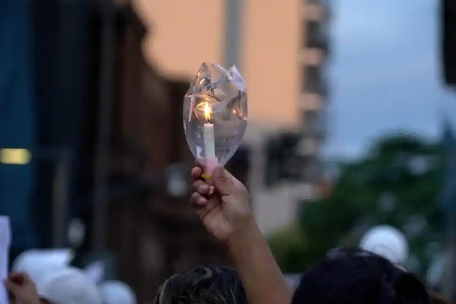 DE TODAS LAS EDADES. Durante la marcha en Tucumán se vieron desde personas mayores hasta chicos y adolescentes.