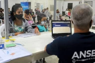 Presentaron un amparo ante la Justicia para que adolescentes de 16 y 17 años administren su propia AUH