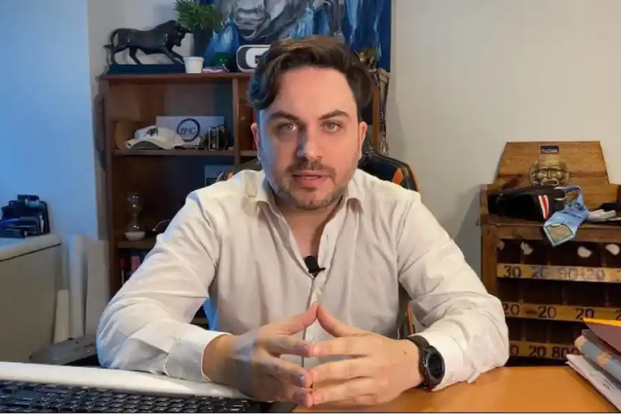 Ramiro Marra, es Legislador en la Ciudad de Buenos Aires y youtuber financiero.