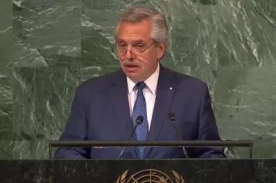 Alberto Fernández y un auto destartalado con rumbo a ninguna parte