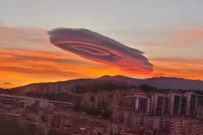 Nubes formaron una inusual figura en el cielo de Turquía