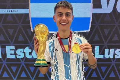 Paulo Dybala publicó una foto con el short de la Selección con las tres estrellas y se viralizó en las redes